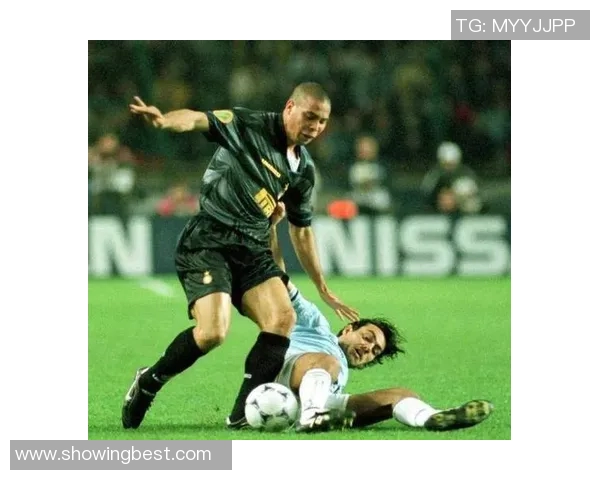 最差后卫足球明星盘点那些让人哭笑不得的失误与尴尬瞬间